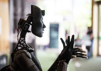 ШІ наступає: Microsoft назвала 40 професій, які можуть зникнути першими