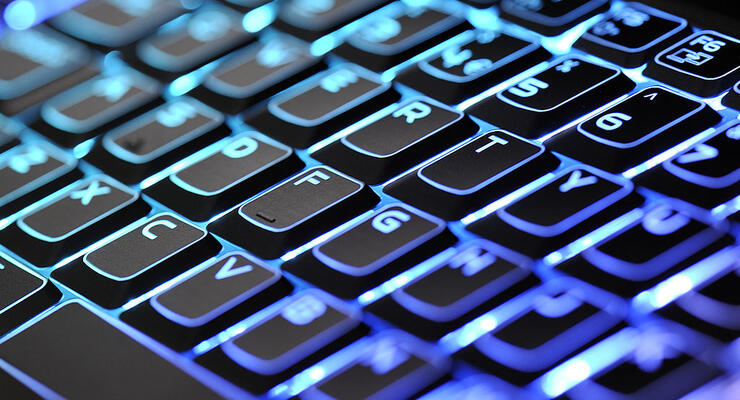 Чоловік створив міні-електростанцію зі старих ноутбучних батарей