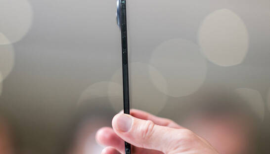 Apple и Samsung прогадали: пользователи отвергают тонкие смартфоны ради долгой работы батареи