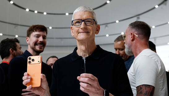 Стала відома зарплата директора Apple Тіма Кука