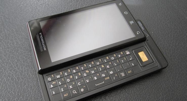 Сенсорный смартфон Droid X от Motorola уже в продаже