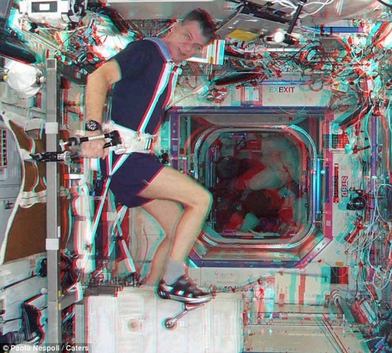 Космонавтов Международной станции сняли в 3D / dailymail.co.uk/