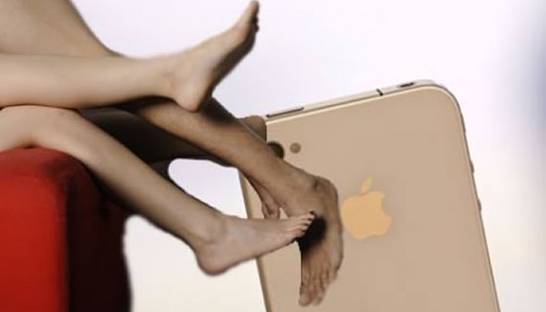 Девушка продала девственность за iPhone 4