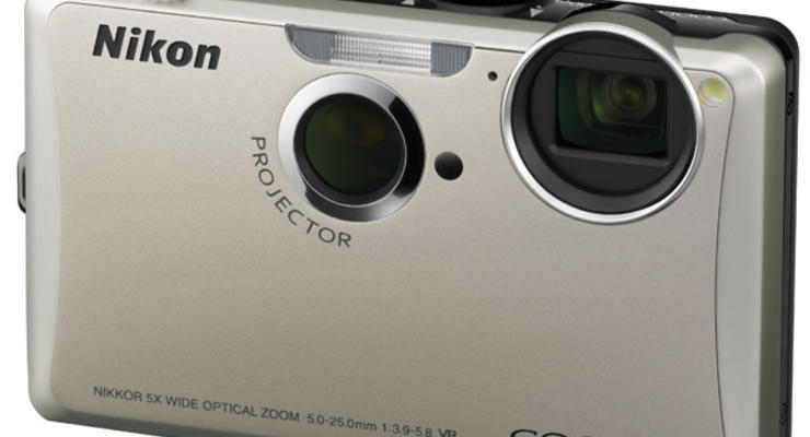 Nikon анонсировал мини-фотокамеру со встроенным проектором
