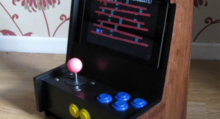 Из iPad сделали игровой ретро-автомат