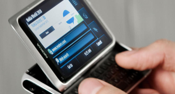 Nokia показала новый смартфон E7