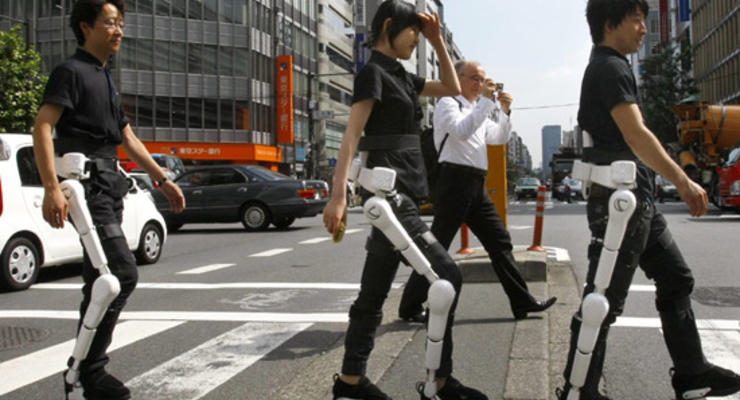 Японец-инвалид взойдет на гору в робокостюме