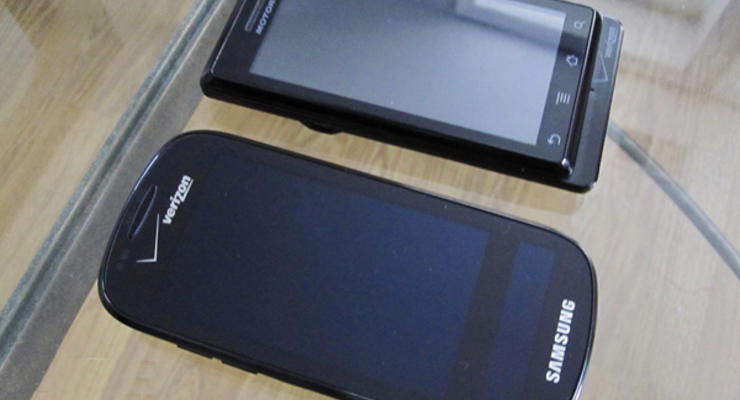 Samsung выпустит телефон с двумя дисплеями