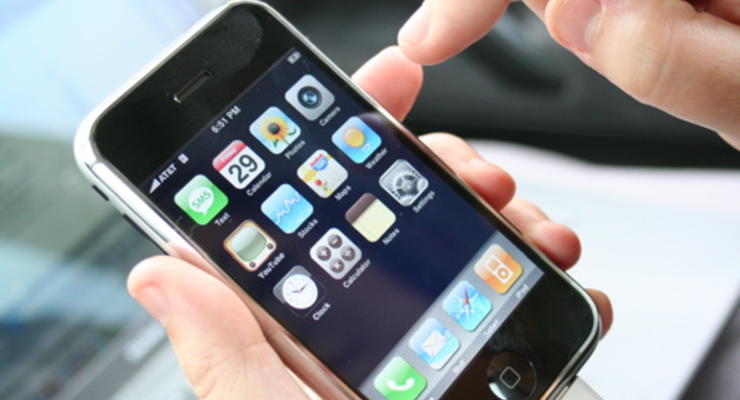 Apple судят за намеренную порчу iPhone