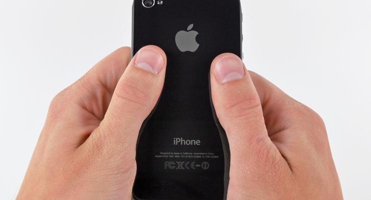 Apple спрячет антенну iPhone под логотип
