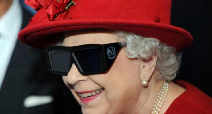 Королева Великобритании обратится к народу в 3D