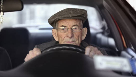 Пенсионеры протаранили церковь из-за ошибки навигатора