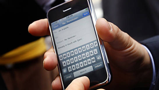 Apple выпустит дешевый iPhone