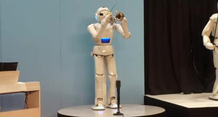 Роботы-музыканты сыграли с живыми людьми