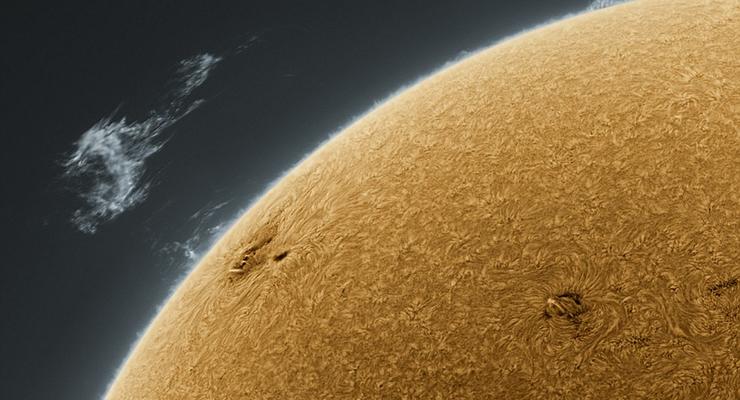 Астроном-любитель сфотографировал дым на Солнце
