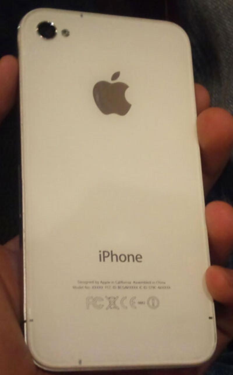 В Сеть попали снимки нового телефона от Apple / tinhte.vn