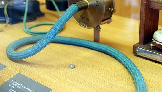 День в истории: демонстрация первого телефона