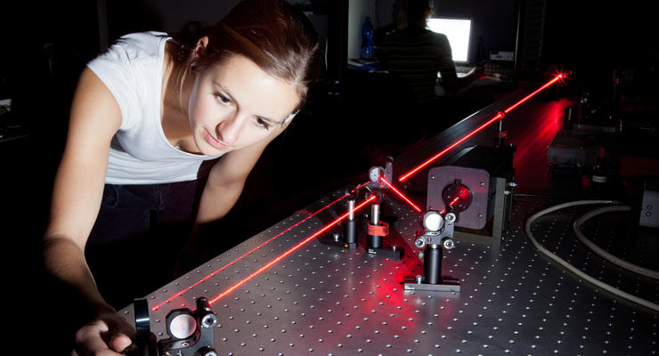Физики хотят прожечь мироздание гигантским лазером