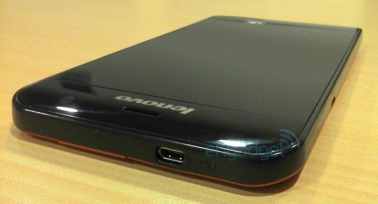Lenovo хочет выпустить супертелефон размером с планшет