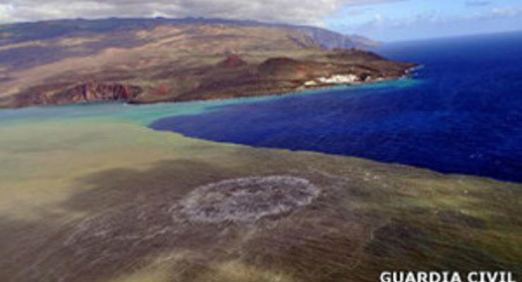 Извержение подводного вулкана «родит» еще один остров на Канарах
