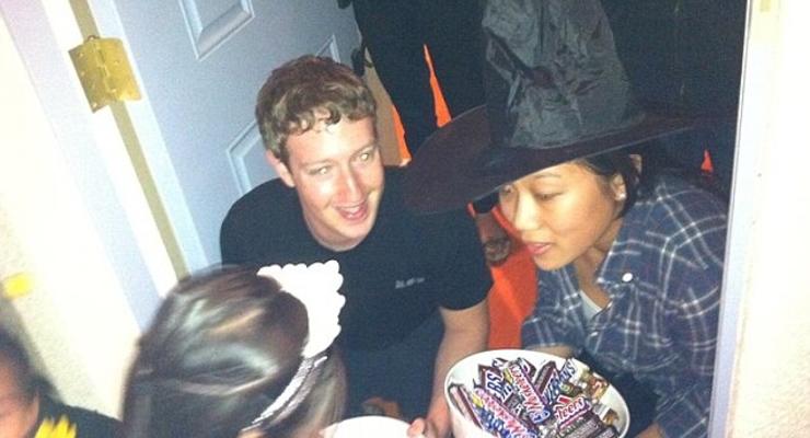 Приватные фото основателя Facebook утекли в Сеть