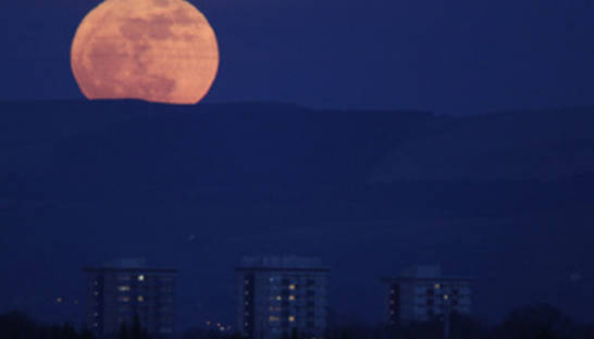 На Земле началось полное лунное затмение