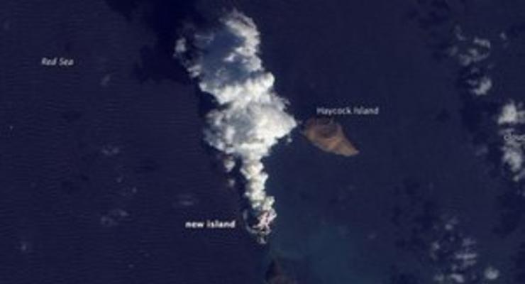 Спутник NASA сфотографировал рождение острова в Красном море