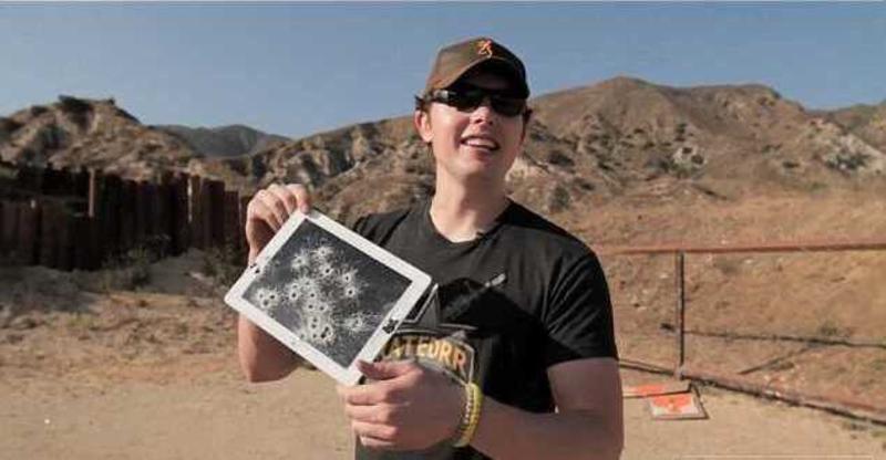 Шок: американец расстрелял новый iPad (ФОТО, ВИДЕО)