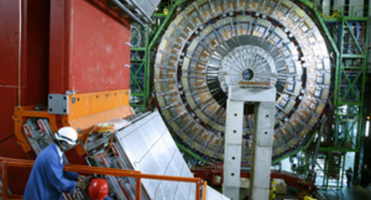 Большой адронный коллайдер достиг рекордной энергии