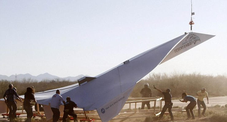В США запустили самый большой бумажный самолет (ФОТО, ВИДЕО)