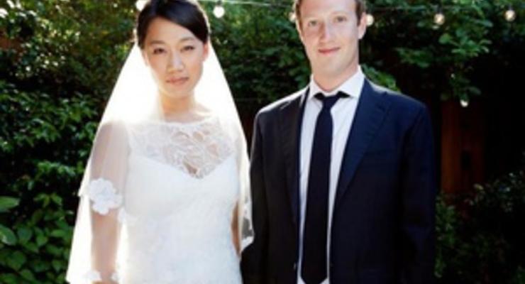 Основатель Facebook женился на азиатке