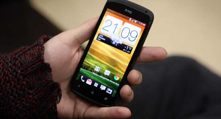 Самый средний: обзор телефона HTC One S