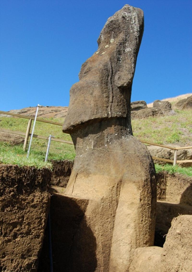 Ученые: у истуканов острова Пасхи есть ноги / eisp.org