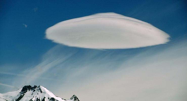 Смотри, НЛО: необычные линзовидные облака (ФОТО)