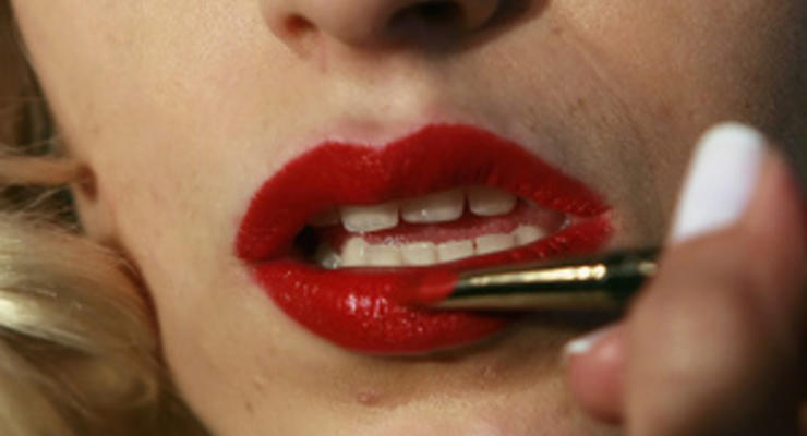 Британские ученые выяснили, сколько времени женщины тратят на макияж