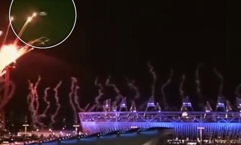 На открытии Олимпиады 2012 разглядели НЛО (ФОТО, ВИДЕО) / youtube.com