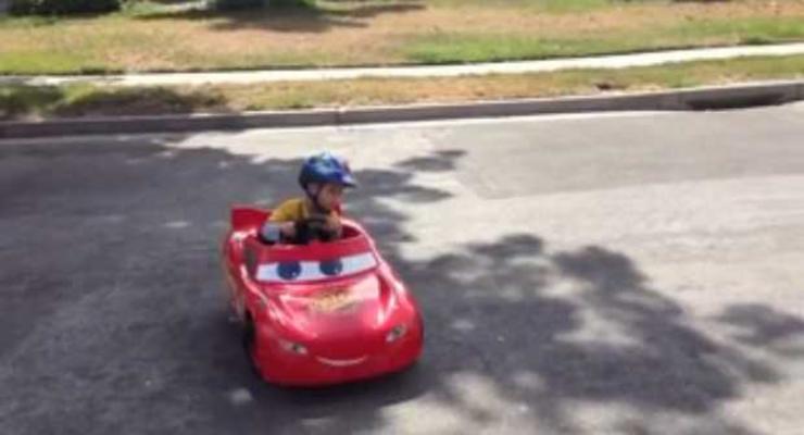 Пятилетний гонщик стал звездой на YouTube (ВИДЕО)