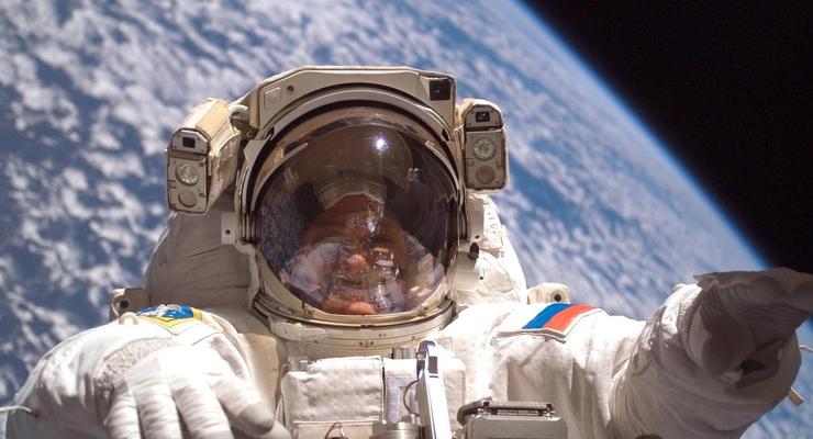 Российские космонавты собирали грибы возле МКС