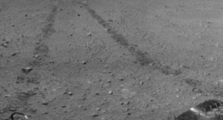 Марсоход Curiosity проверяет работу своего манипулятора