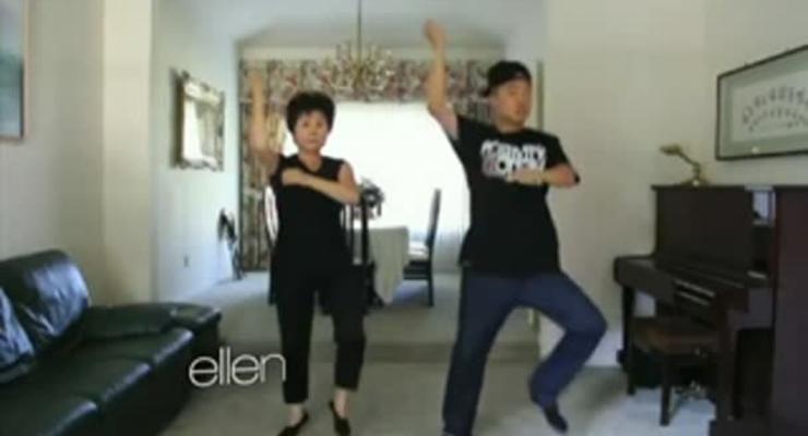 Танцуй как корейцы-3: Мать и сын покорили интернет (ВИДЕО)
