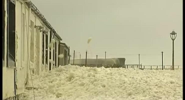 Снег из морской пены: необычное явление удивило британцев (ВИДЕО)