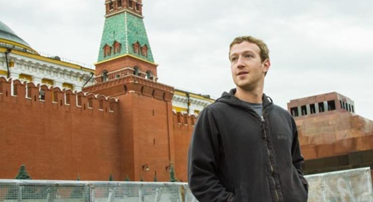 Создатель Facebook прилетел в Москву и подарил футболку (ФОТО, ВИДЕО)