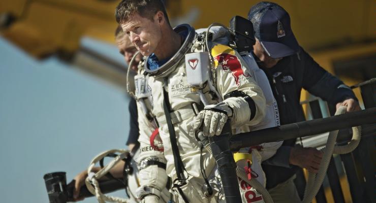 Прыжок из космоса: полет из стратосферы отменили (ФОТО)