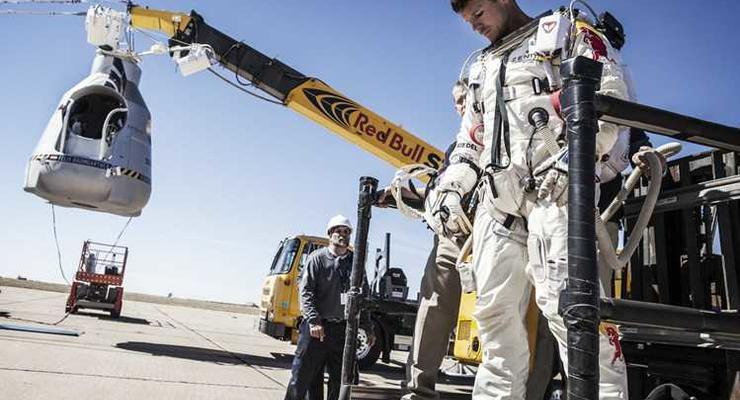 Прыжок из космоса: На ТЕХНО прошла трансляция мирового рекорда