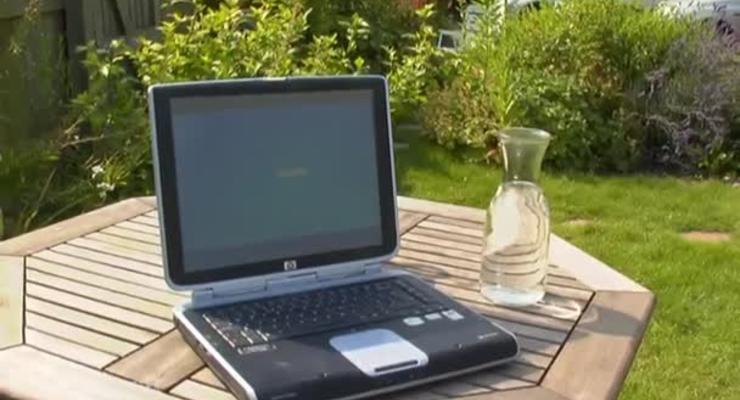 Гаджет дня: водонепроницаемый ноутбук не боится ничего (ВИДЕО)