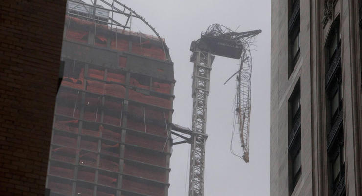 Ураган Сэнди: На Манхеттене согнуло башенный кран (ВИДЕО)