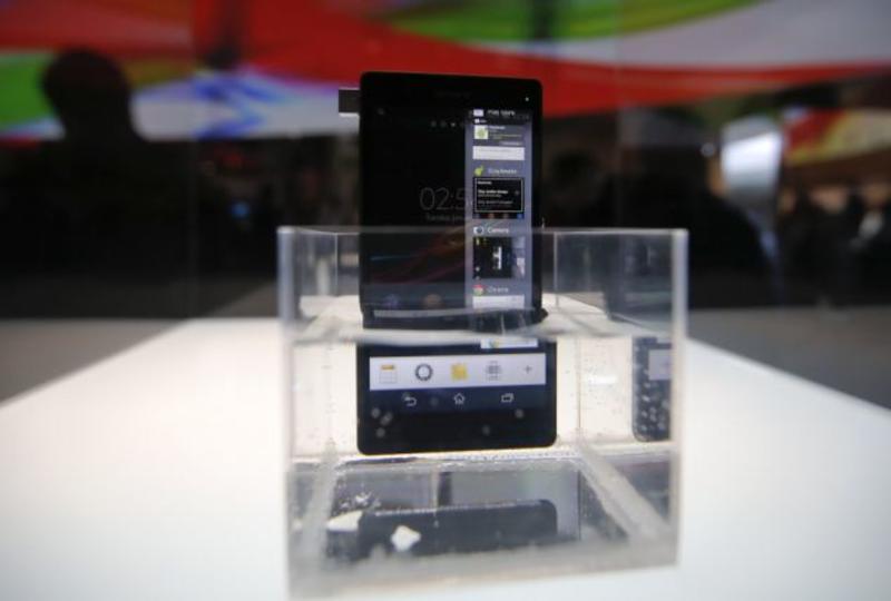 Смартфон Sony Xperia Z не боится унитазов (ФОТО) / dailymail.co.uk