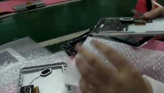 Видео дня: как в Китае собирают планшеты за $50