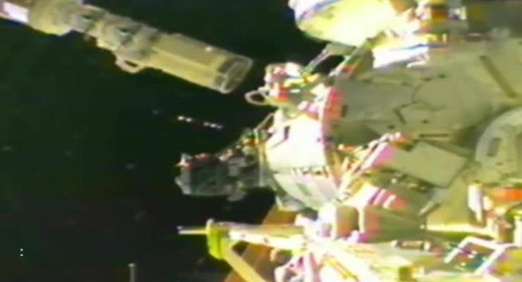 Видео дня: Возле МКС увидели медузу-НЛО