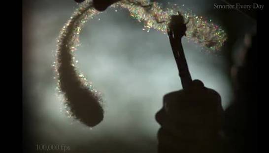 Видео дня: невероятный взрыв капли стекла